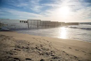 800px-Border_Fence_and_Imperial_Beach_US_Mexico_Border_Wall_16034498211.jpg