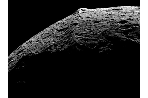 Iapetus surface - NASA
