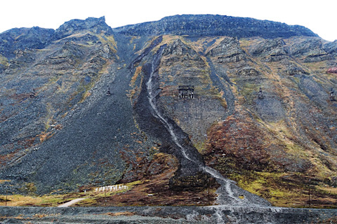 jordskred-ved-longyearbyen-kirkegard.jpg