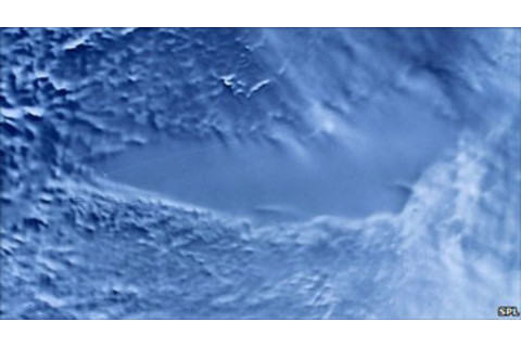 Lake_Vostok_Sat_Photo_color.jpg