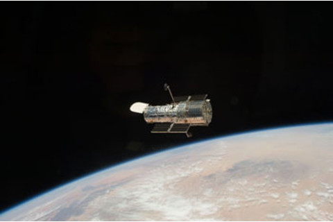 800px-Hubble_telescope_2009.jpg