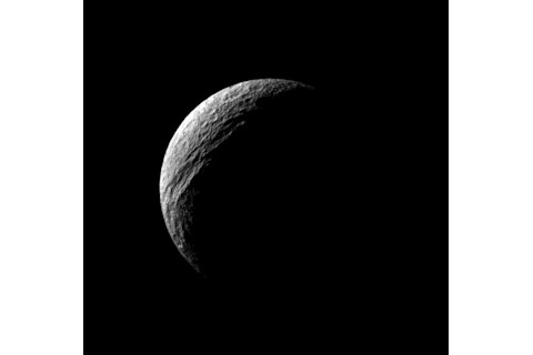cassini_tethys_canyon.jpg