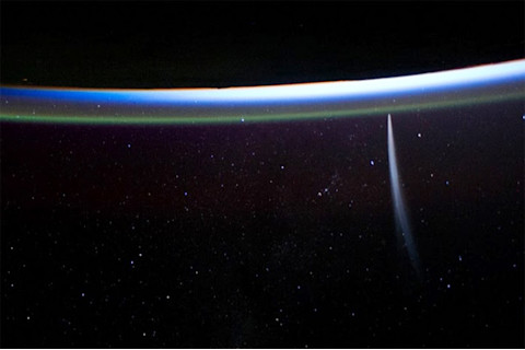iss_cometlovejoy.jpg