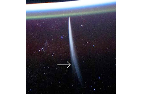 iss_cometlovejoy_iontail.jpg