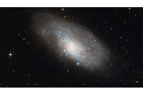 hst_ngc4980.jpg