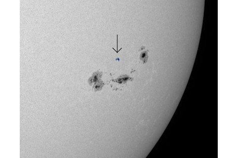 sdo_hmi_ar1520_july102012_earth.jpg