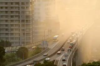 Air pollution in a city with traffic