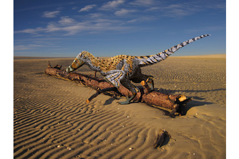 Linheraptor-reconstruction_c-Julius-Csotonyi.jpg