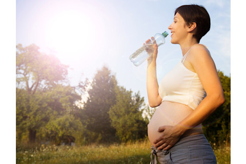 pregnant-woman-drinking-water.jpg