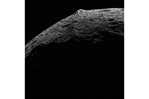 iapetus-rotated.jpg