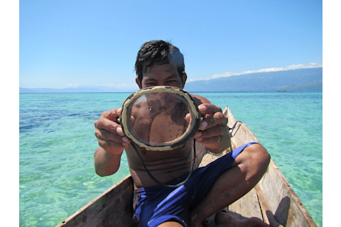A-Bajau-diver-displays-a-traditional-wooden-diving-mask-CREDIT-Melissa-Ilardo_preview.jpeg