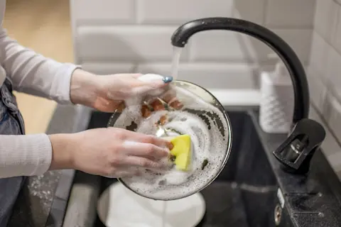 How to Clean Kitchen Sponges And Brushes: Easy Tips for Hygiene