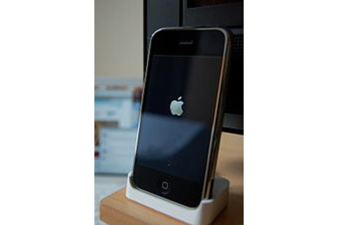 150px-Original_iPhone_docked.jpg