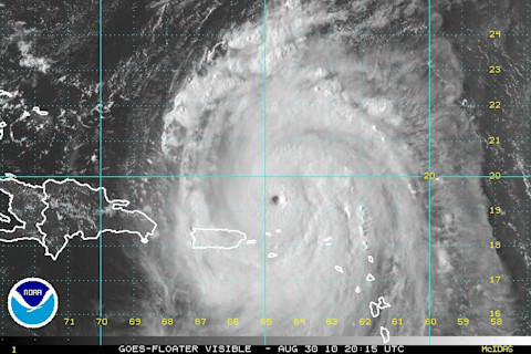 Hurricane-Earl-Pinhole-Eye.jpg