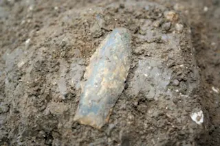 A 15,000-year-old projectile of the stemmed point tradition. (Credit: Center for the Study of the First Americans, Texas A&amp;M University) 