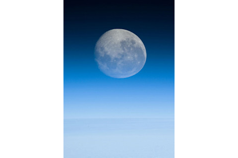 iss_moon.jpg