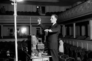 Termen demonstrating Termenvox
