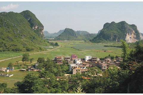 Landscape around Chuifeng Cave, Southern China. (Credit: Wei Wang)