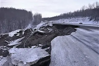 Earthquake damage to Glenn Highway at Mirror Lake