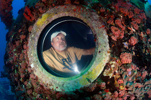 Mark Hulsbeck in Aquarius