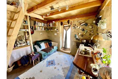 Quail Springs cob house interior