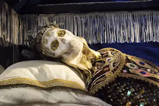 Traditional burial jewelry and decor