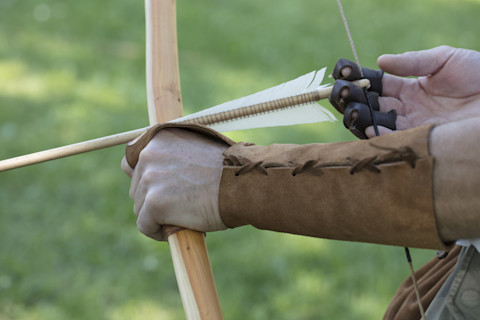 archer-with-medieval-English-longbow-and-arrows