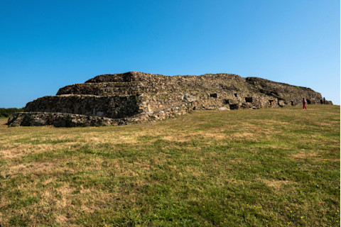 megalithic structure Barnenez