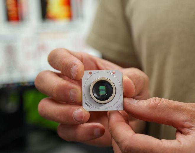 CMOS-based microelectrode array chip used to localize the electrical activity of single neurons in organoid tissues.