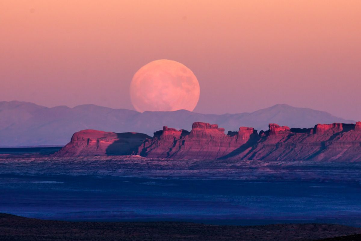 Wolf Supermoon, Fiery Meteors, and a Planet Parade Make Early 2026 an Astronomical Feast