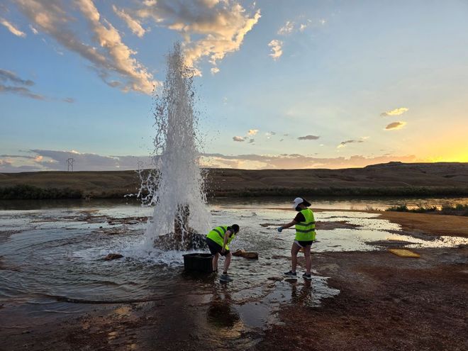 CO2の泡を動力源とする冷水間欠泉は、氷の衛星での生命の探索に役立つ可能性がある