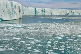 ice melting away from an ice sheet in the Arctic 
