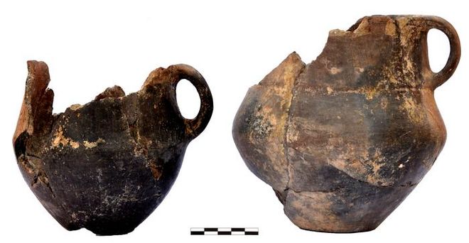 Burnished Bronze Age jars that were used for culinary purposes. 