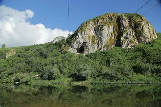 Chagyrscaya Cave, location of Neanderthal tooth procedure discovery.