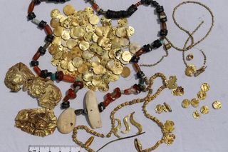 various gold jewels and artifacts 