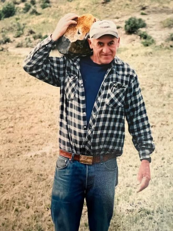 Fossil collector Cliff Linster, after whom the species Wyoteuthis linsterorum is named