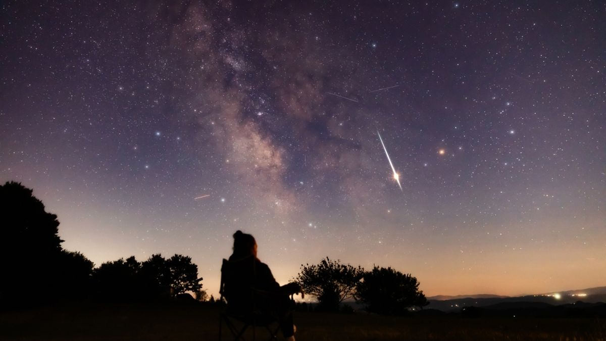 How to Watch October's Full Moon, Meteor Showers, and Halloween Fireballs Light Up the Night Sky 
