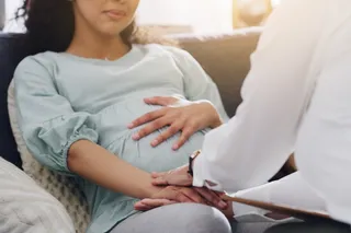 Therapist with a pregnant woman