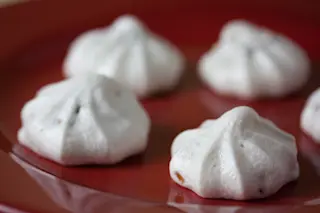 vegan-meringues_red.jpg
