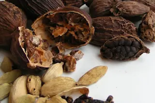 cardamom-green-and-black.jpg